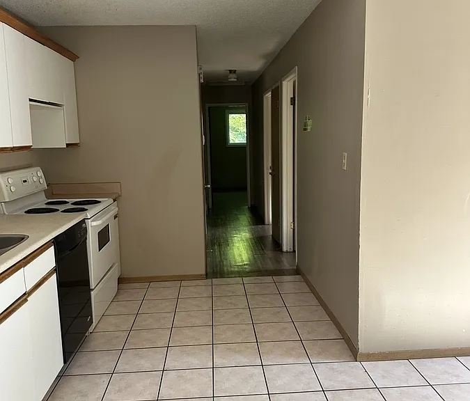 209 Thomson Ave #1 — Photo 6