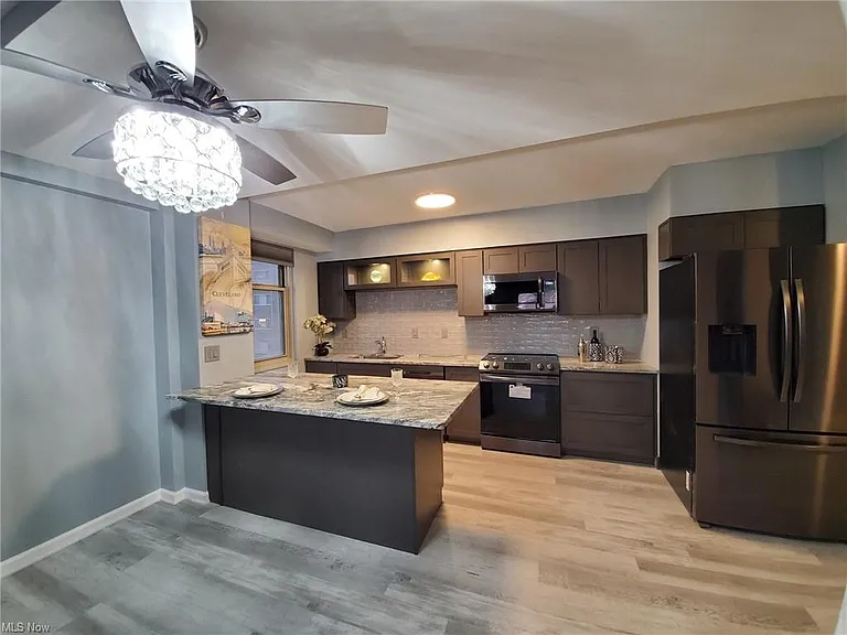 11820 Edgewater Dr #417 — Photo 6
