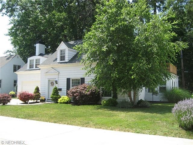 1st image of 70 Lake Edge Dr
