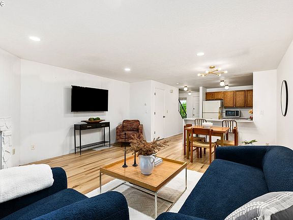 3rd image of 4880 SW Scholls Ferry Rd APT 16