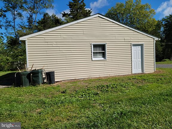 4th image of 99 Gardener Ln