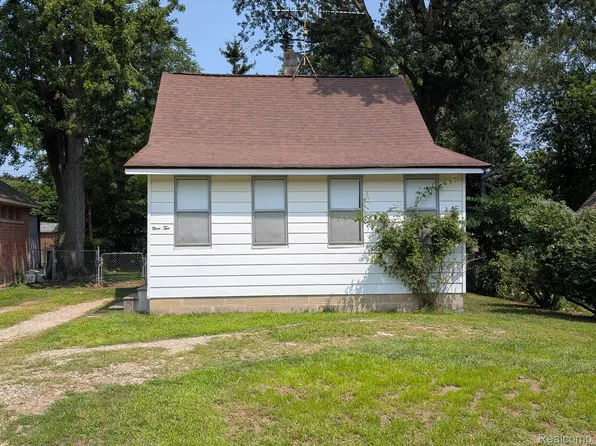 910 Michigan St, Brighton, MI 48116