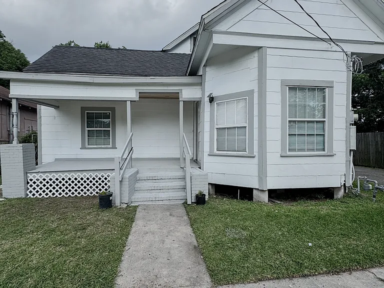 2385 Poplar St — Photo 1