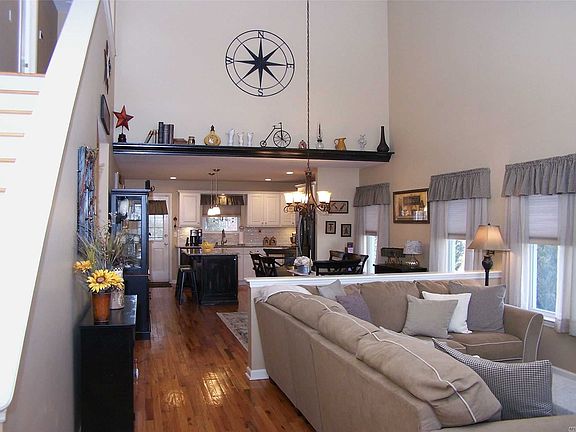 2nd image of 14 Woodmere Dr