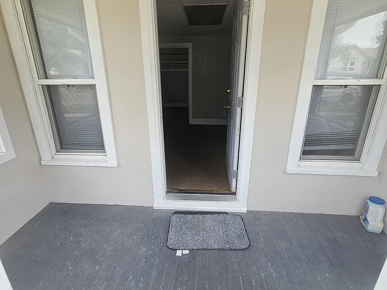 1427 Lincoln St — Photo 2