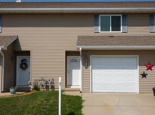 1984 Golden Eagle Dr, Dubuque, IA 52001