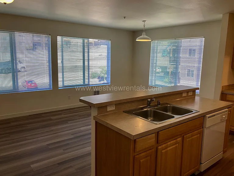 524 32nd St #402 — Photo 9