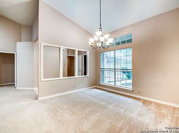 4th image of 919 Hedgestone Dr