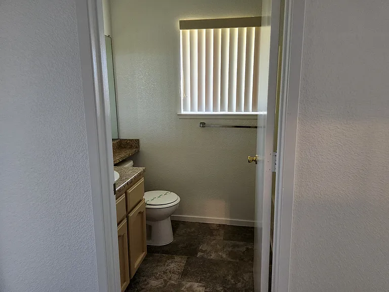 River Knolls Apartment — Photo 52