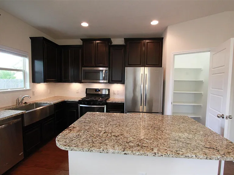 9304 Lost Bridge Ln — Photo 14