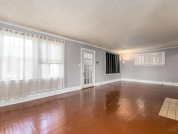 4th image of 105 E Mitchell Ave