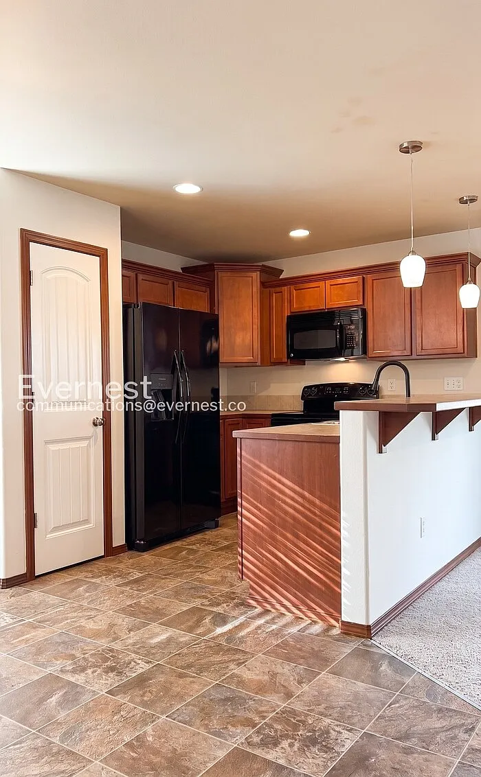 3 bed, 2.5 bath, 1590 sqft, $3,495 — Photo 4
