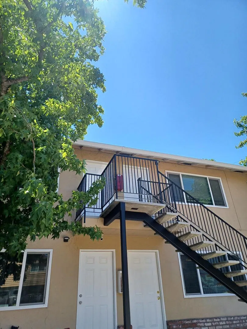 16915 Barnell Ave — Photo 2