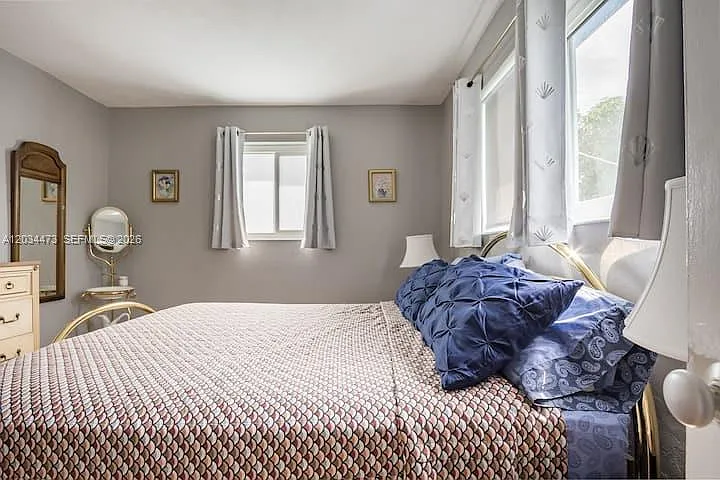 12115 NE Miami Ct — Photo 10