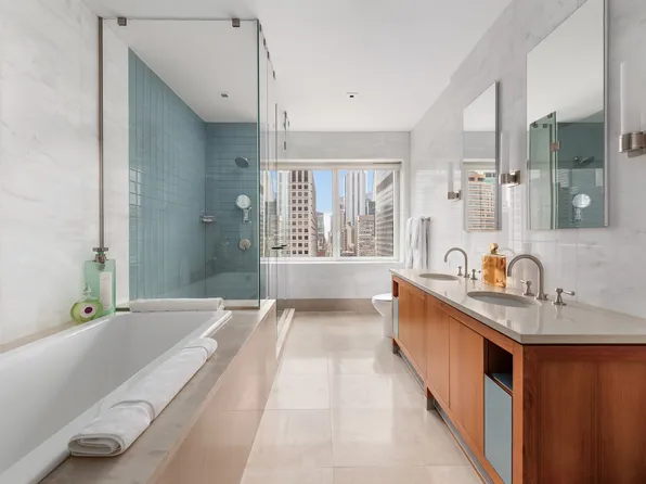 300 East 55th Street image 11 of 20