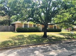 112 Hilltop Dr, Elgin, TX 78621