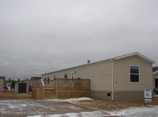 916 Palomino Ln, Dickinson, ND 58601
