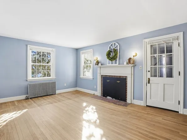 12 Cardinal Rd, Worcester, MA 01602