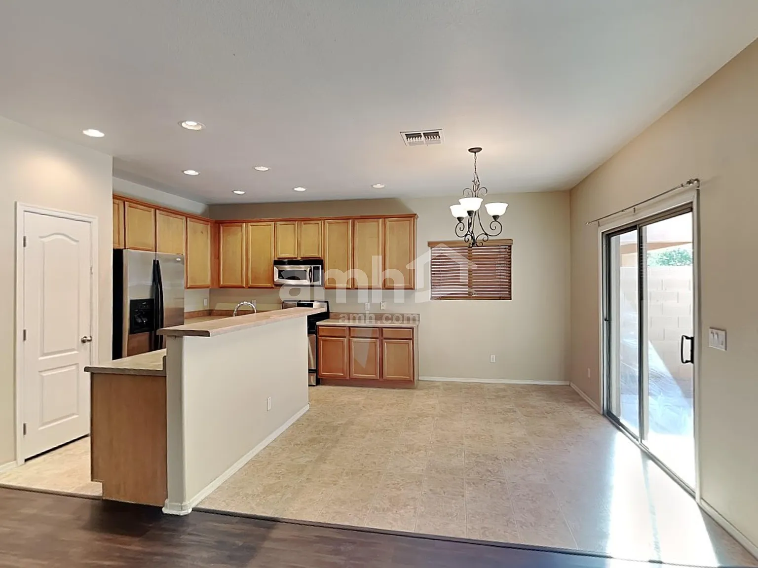 3 bed, 2.0 bath, 1865 sqft, $2,370 — Photo 4