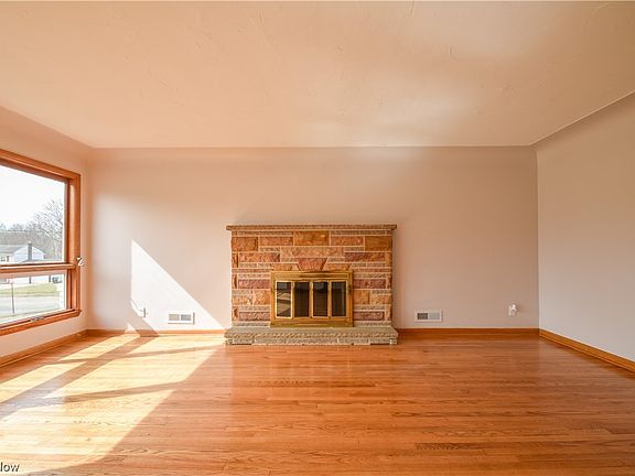 5th image of 2964 Bernadette Ave