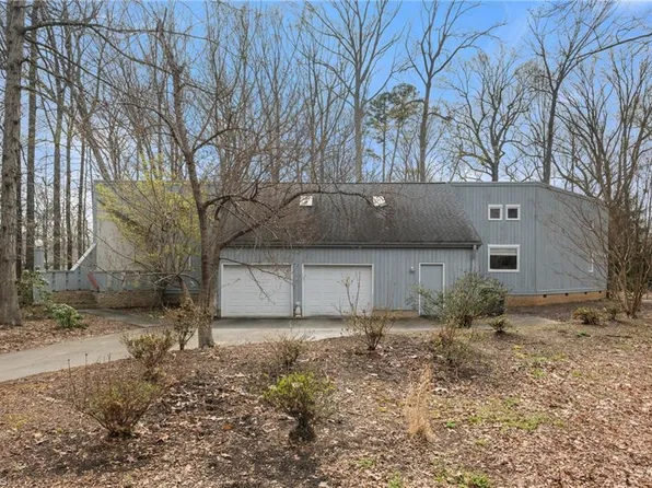 1217 Foxfire Dr, Greensboro, NC 27410