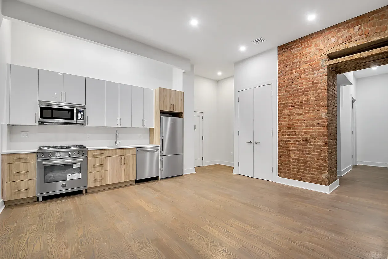 121 Madison Avenue — Photo 1