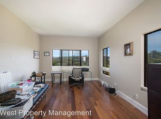 7716 Roseland Dr, La Jolla, CA 92037