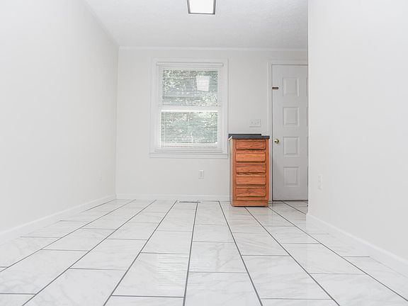 3rd image of 536 Westminister Ln