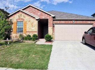 6920 Derbyshire Dr, Fort Worth, TX 76137