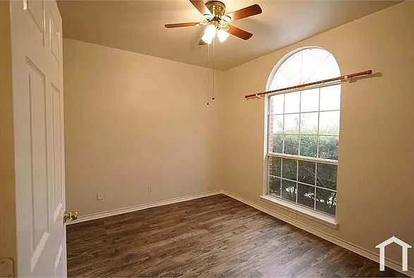 311 Fort Edward Dr — Photo 12