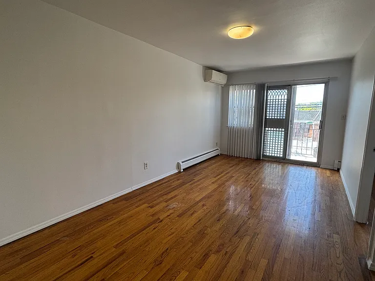 158-12 65th Ave #2F — Photo 2