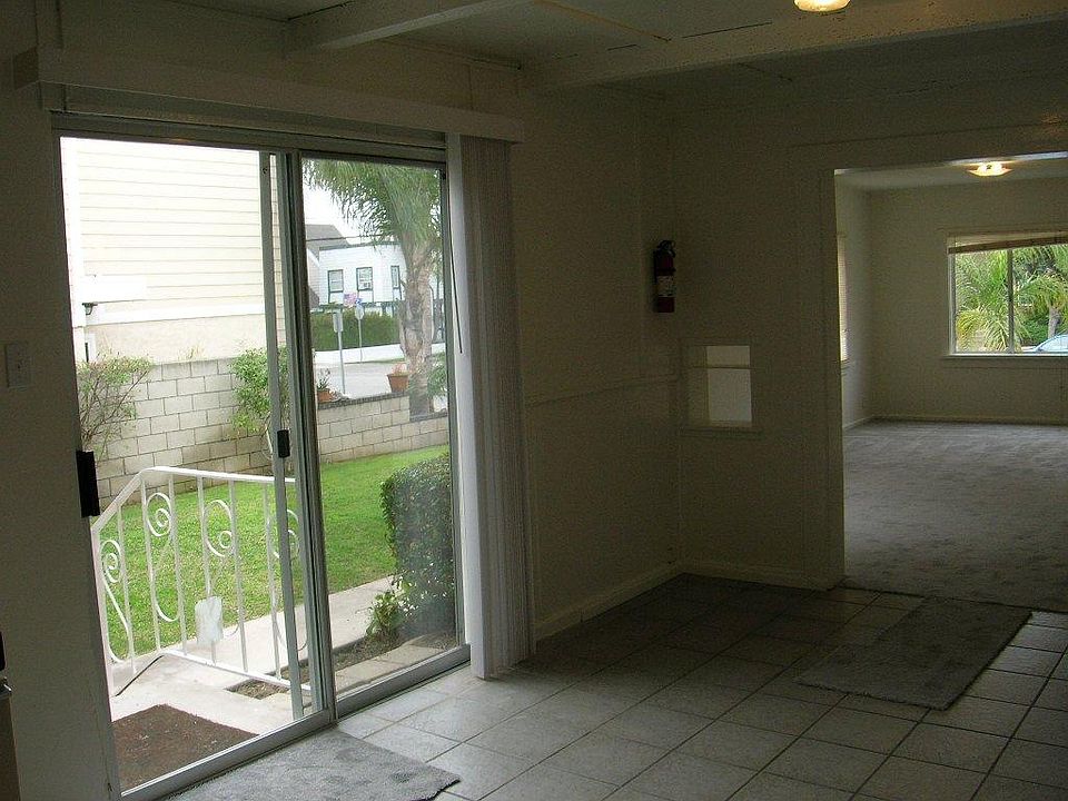 2nd image of 608 17th St APT A