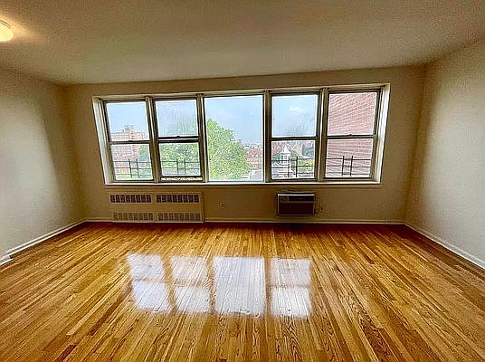 4th image of 16201 Highland Ave #5R