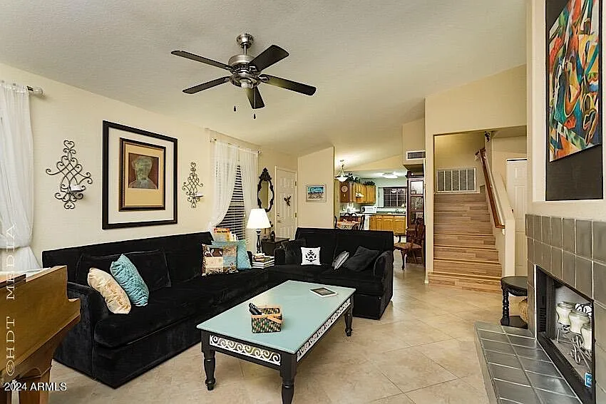 926 W San Mateo Ct