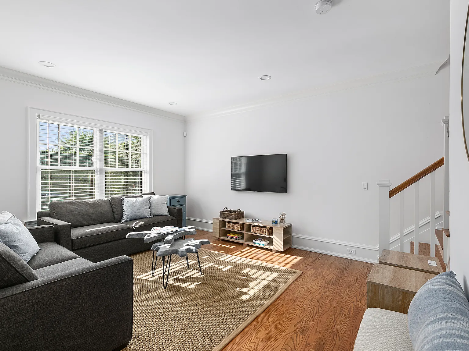 Rare 2 Apartment Property, in the Center of East Hampton Village — Photo 2