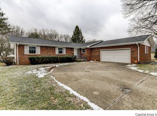 136 Cypress Point Dr, Springfield, IL 62704