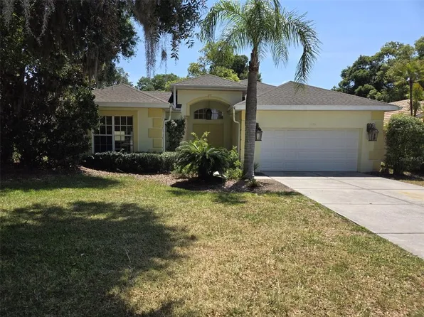 12450 Woodlands Cir, Dade City, FL 33525