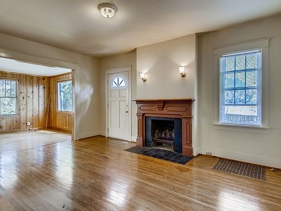 3rd image of 303 32nd Ave S