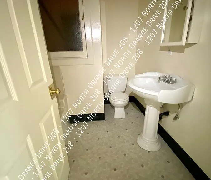 1207 N Orange Dr #208 — Photo 9
