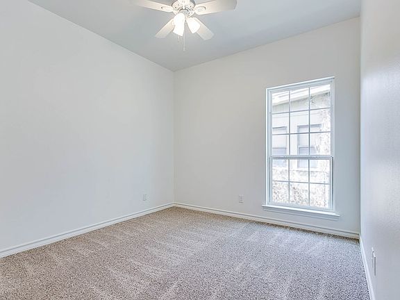 5th image of 811 Childress St