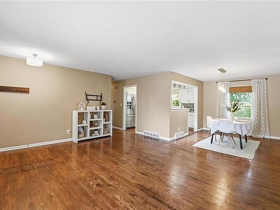 4th image of 10218 Tracy Ave