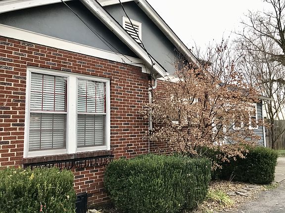 2nd image of 209 W Kingwood Dr