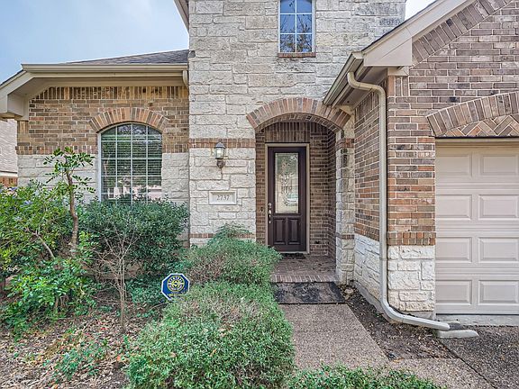3rd image of 2737 Plantation Dr