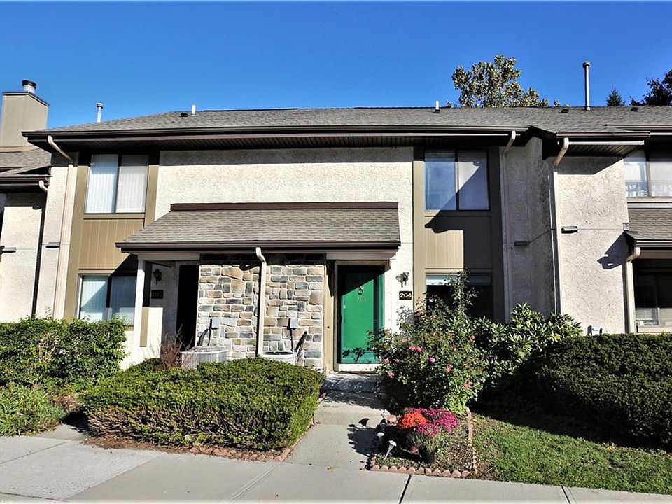1st image of 204 Hampshire Dr #0