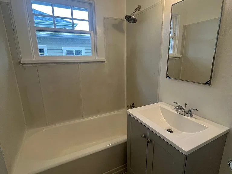 214 E 11th St #1 — Photo 11