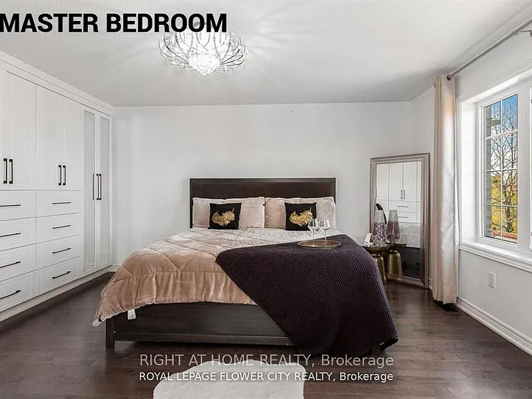 22 Vanwood Cres — Photo 12