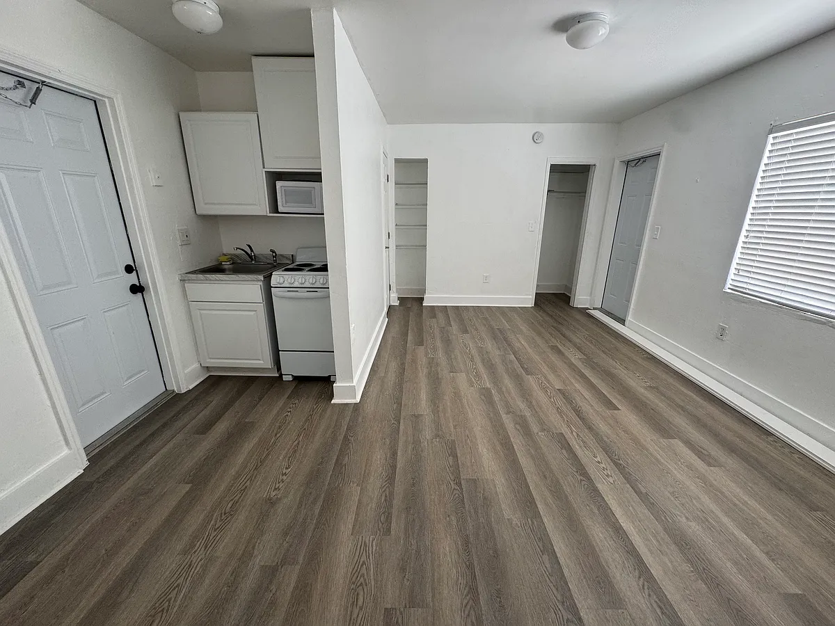 Building Photo - 240 NW 64th St #4