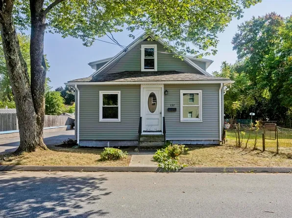 137 Bay State Rd, Chicopee, MA 01020