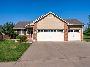 800 S Sunset Cir, Andover, KS 67002
