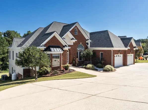 404 Broadmoor Way, Clayton, NC 27520